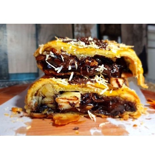 

Strudel Banana Cheese Choco Melt Lumer dan Cheese Dadu