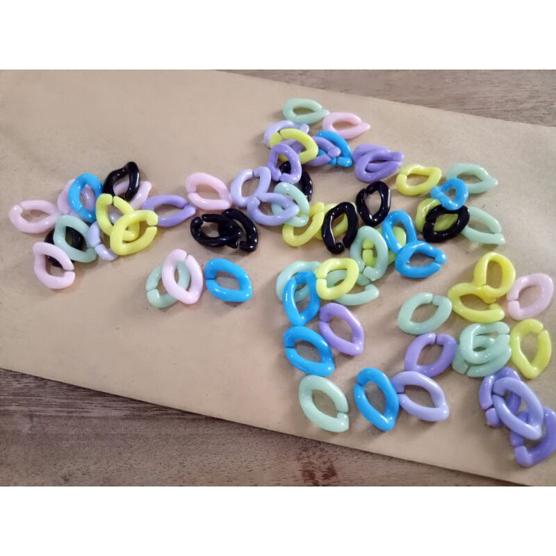 Monte Rantai gepeng kecil bahan akrilik aneka warna per pack