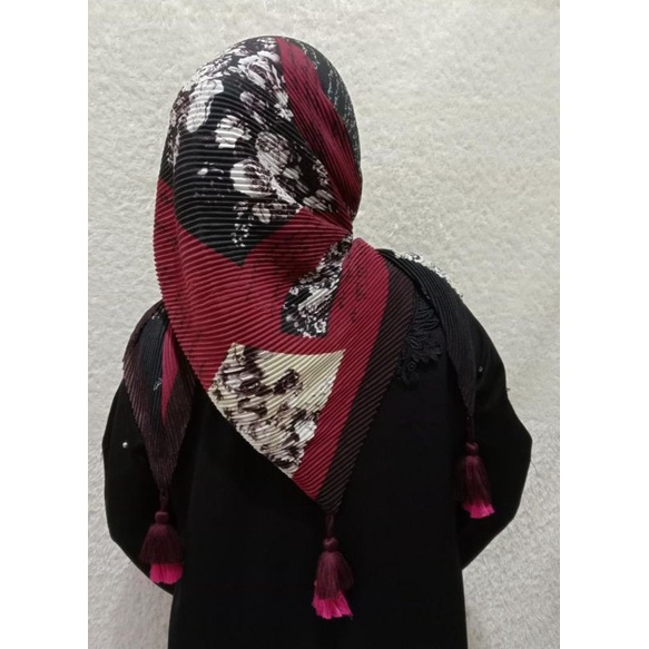 HIJAB PLISKET SEGI EMPAT POMPOM, HIJAB PLISKET SEGI EMPAT SELLER
