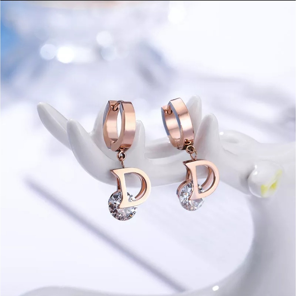 Anting Titanium Huruf D Clip Zircon Artifisial Untuk Wanita Fashion