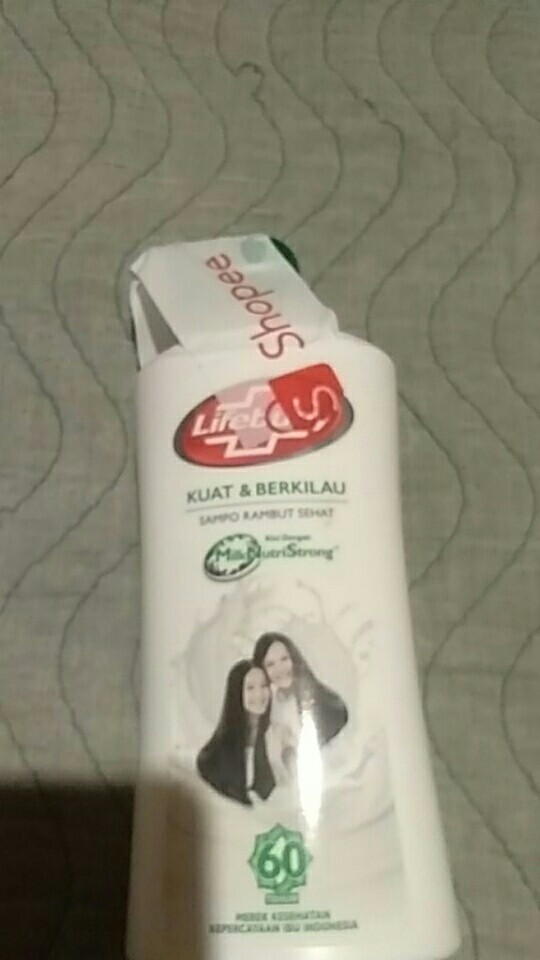 Lifebuoy Anti Dandruff Shampo Rambut Anti Ketombe Kuat Dan