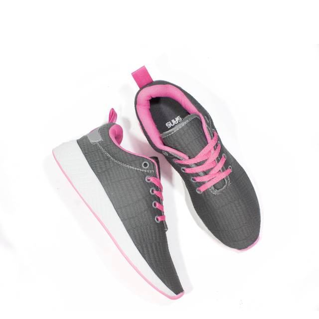 Sepatu sneakers wanita terlaris sepatu hangout