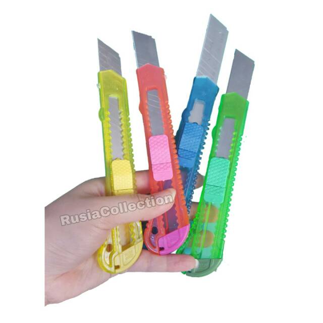 Cutter kater plastik warna