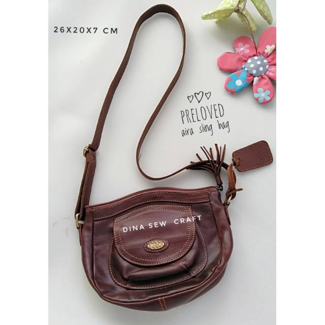 Preloved tas aira sling bag