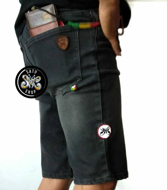 Celana Jeans Slank - Pendek
