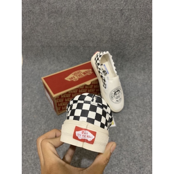 SEPATU SLIIP ON CRAZY WORLD AINT IT MADE IN CHINA WAFFLE DT