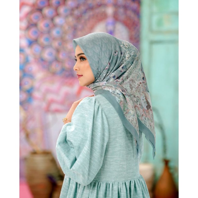 The Ederra Series Green Milieu Buttonscarves