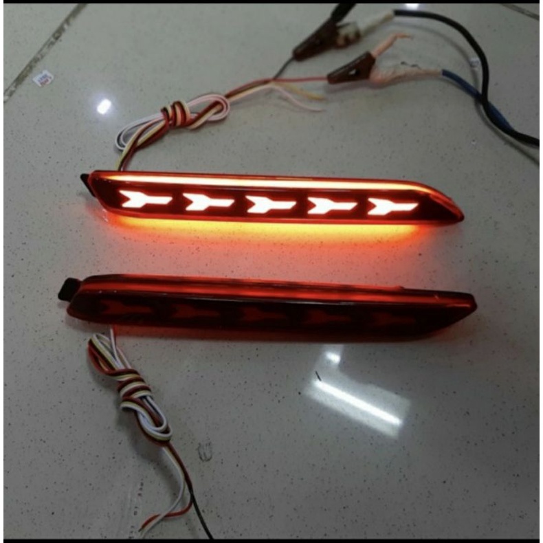 Lampu Replektor Bemper Belakang Innova 2008 - 2015 Model Panah