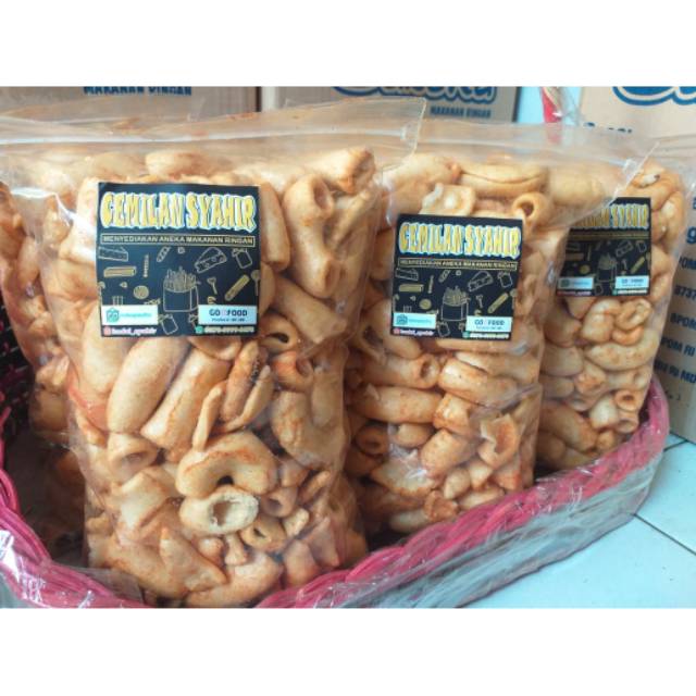 Kerupuk makaroni pedas dan asin