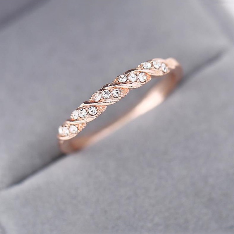 Cincin Pertunangan Berlian Twist Fashion Wanita Elegan Aksesoris Perhiasan