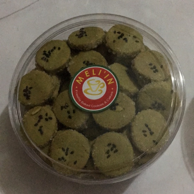 

Kue greentea almond