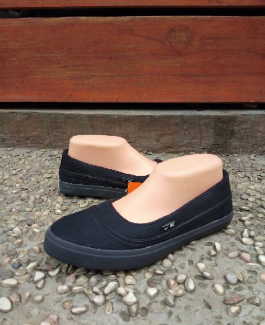 SEPATU WANITA SLIP ON 05 HITAM POLOS/SEPATU KERJA KULIAH SANTAI/SEPATU HIJABERS