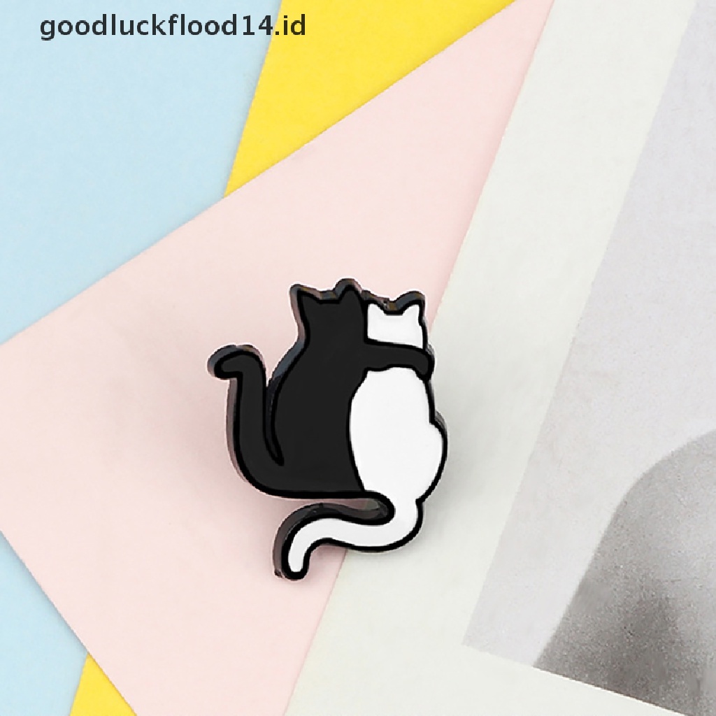 [OOID] Black And White Cat Enamel Pins Hugging Cats Brooches Cartoon Cute Animal Brooch ID