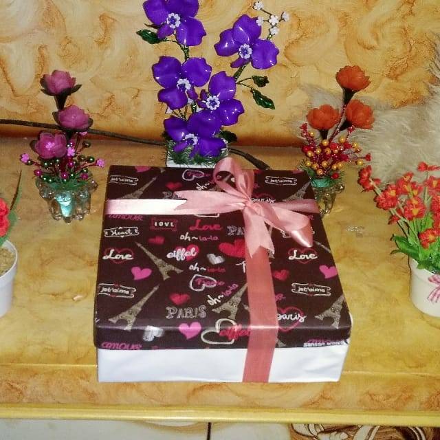 

gift BOX hadiah buka tutup costume