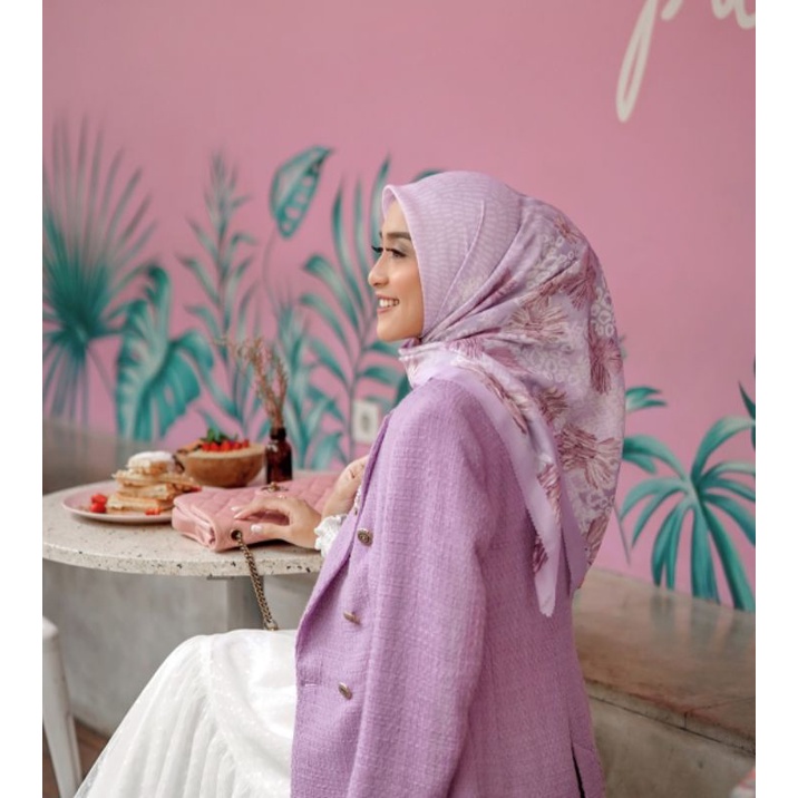 Les Amities Reborn Buttonscarves