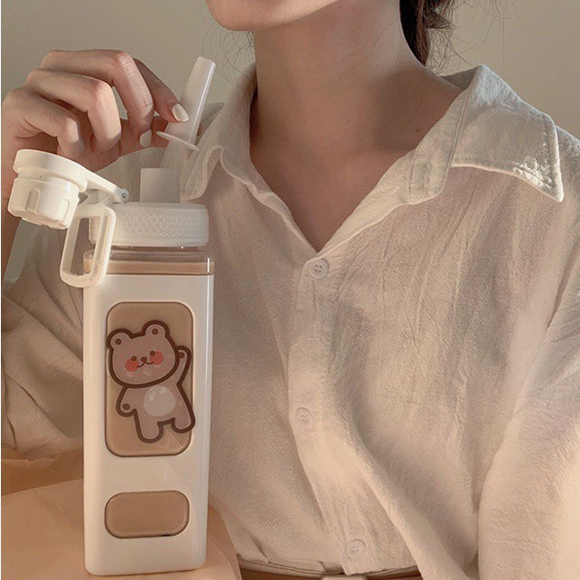 Botol Minum Plastik Cantik 900ml Air Lucu Comel Anak Sekolah Korea Square Bear BPA FREE Water Large Capacity Plastik Bottle pp aesthetic Student 1liter Portable with Straw Plastic 1l 2l 1000 2000 1 liter 2 Stiker Hias Dekorasi Motivasi Boba Viral