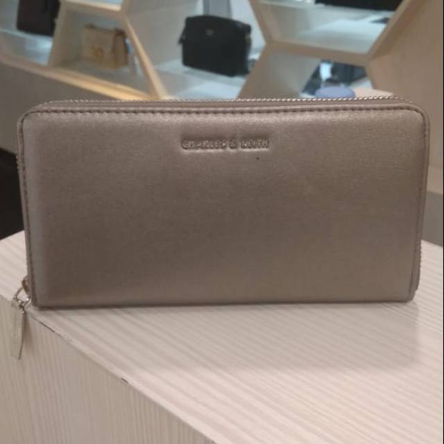 Dompet Charles and Keith