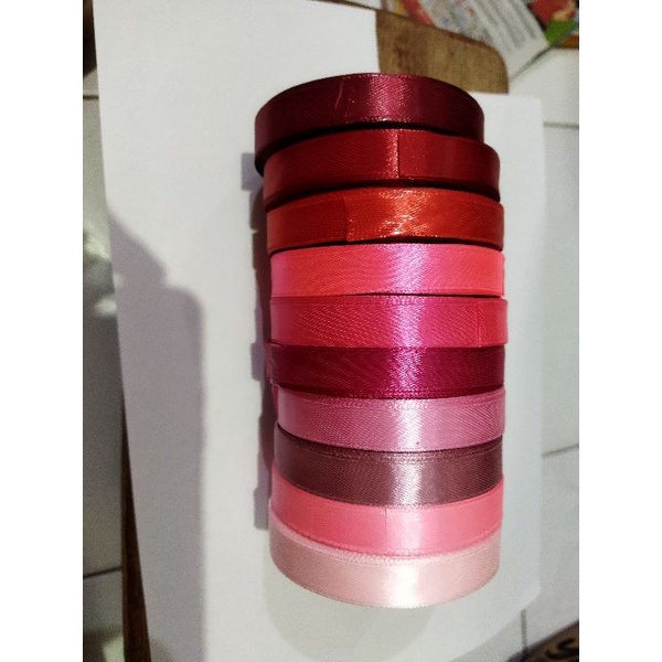 

Pita satin 1/2 inchi kurleb 1,3 cm seri warna merah per roll