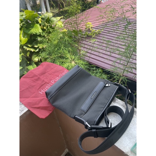 TAS HUSH PUPPIES ORIGINAL SLING BAG MAN PRELOVED SECOND BEKAS AUTHENTIC
