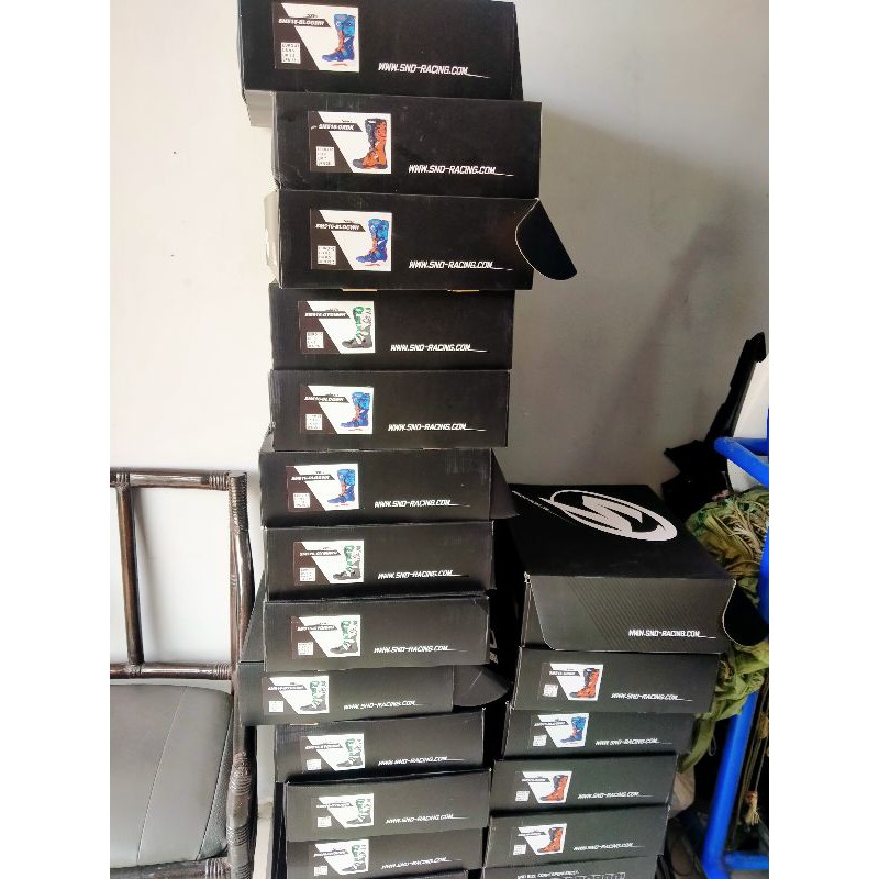 Sepatu cross merk SND