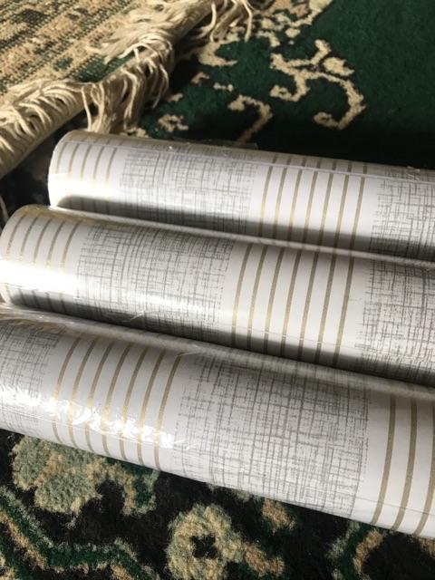 Grosir Murah - Wallpaper Sticker Dinding Emas Bergaris Serat Silver Elegan 10m X 45cm