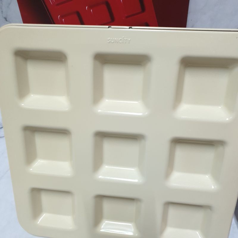 suncity Red square 9 cups cake pan / baking pan / loyang kue cookies