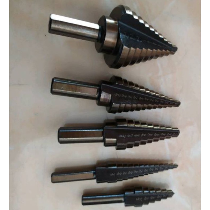 Grab Medan Mata Bor Pagoda Spiral Drill Step Down Titanium Tipe 2 5 PCS BIHH463A Hitam Gold