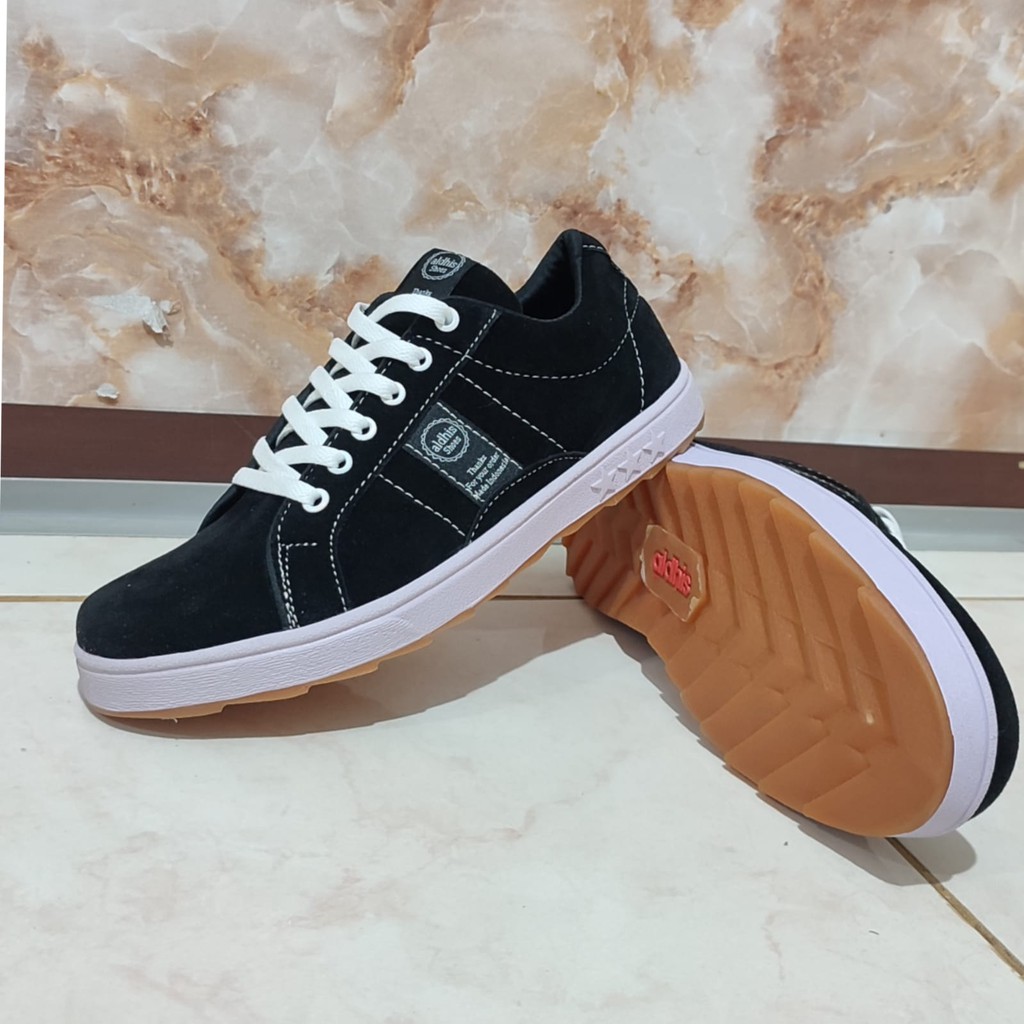 Aldhis NEW23 Sepatu Pria Original Lokal Sneakers Cowok Terbaru Hitam Black buat Kerja Jalan dan Gaya