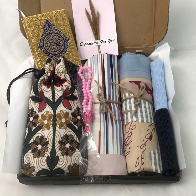 

[KODE PRODUK 7995] Kado cewek/Gift Box/Kado ulang tahun/kado nikahan/kado muslimah/hampers/paket ala