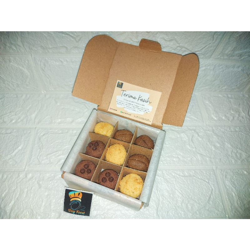 

Camilan Mix Box by Ozy Food