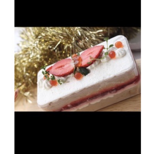 

Strawberry Merry Dessert Cake Box