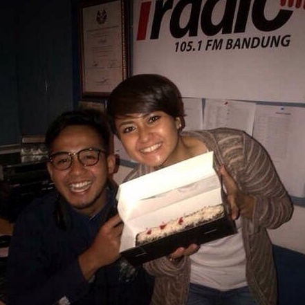 

GR Bolu ketan item - Paket 3 Box - Boketem - Oleh oleh Bandung