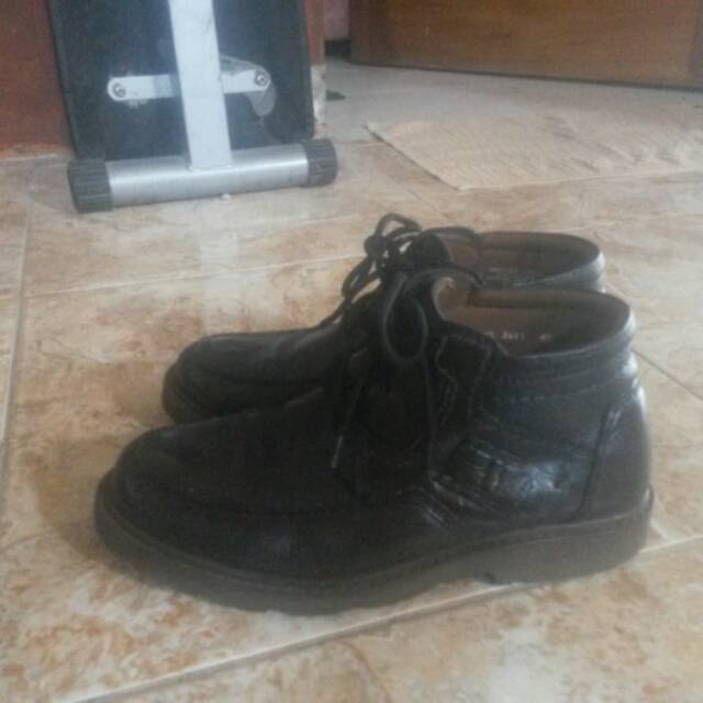 Sepatu boots watchout