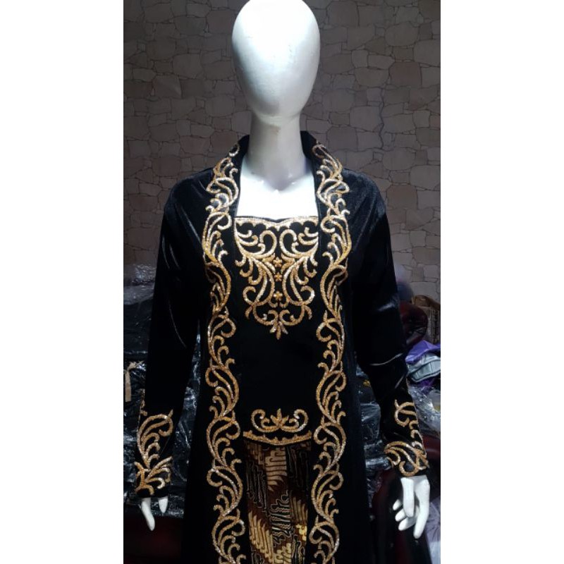 kebaya Payet bludru