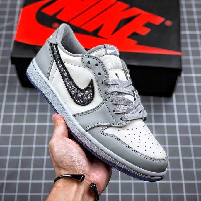 TERBARU SEPATU NIKE AIR JORDAN 1 LOW WOLF GREY "DIOR" PREMIUM QUALITY