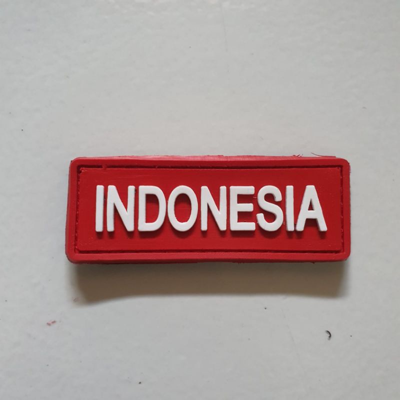 patch rubber logo tulisan indonesia dasar merah kecil / tempelan emblem karet velcro 3D