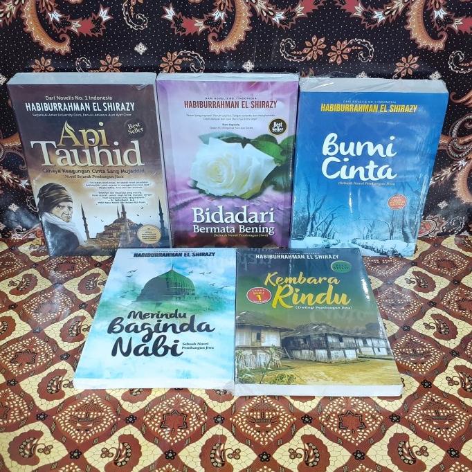 

PAKET NOVEL HABIBURRAHMAN EL SHIRAZY 5 BUKU Star Seller