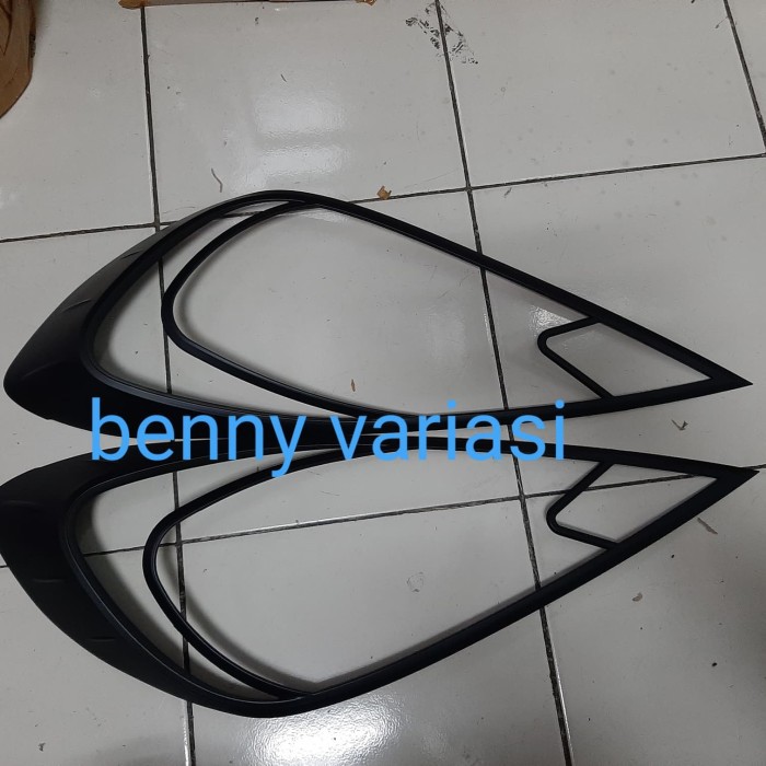 Garnish Garnis List Lampu Honda Jazz 2011 2012 2013 Depan Hitam Black