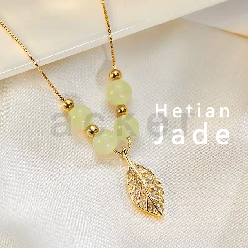 Kalung Rantai Klavikula Desain Daun Giok Hetian Warna Emas Untuk Wanita