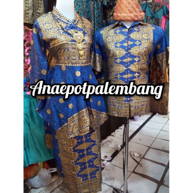 Couple songket Palembang biru