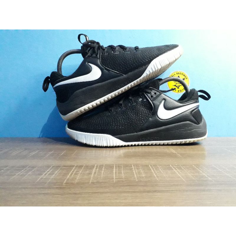 white nike hyperace 2