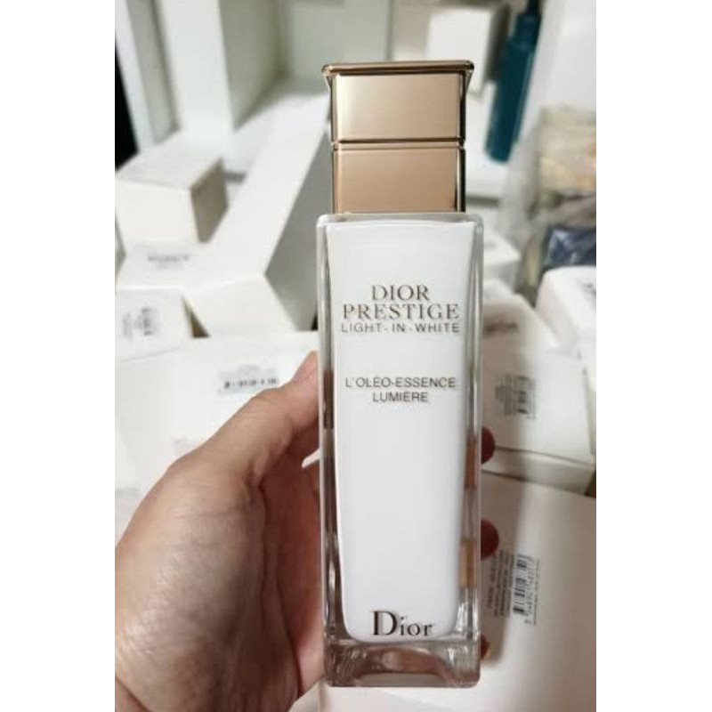 Dior Prestige Light in White L'oleo Essence Lumiere