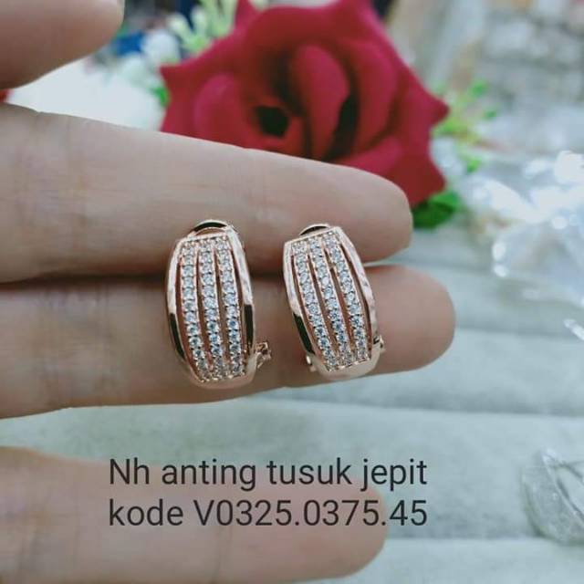 Anting replika berlian modl tusuk jepit