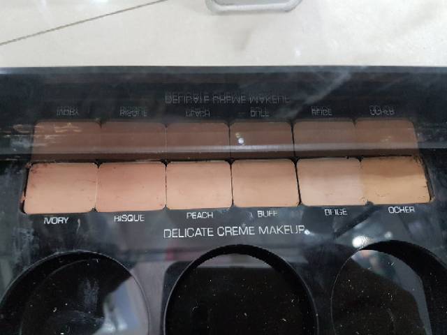 ULTIMA II DELICATE CREME POWDER MAKEUP