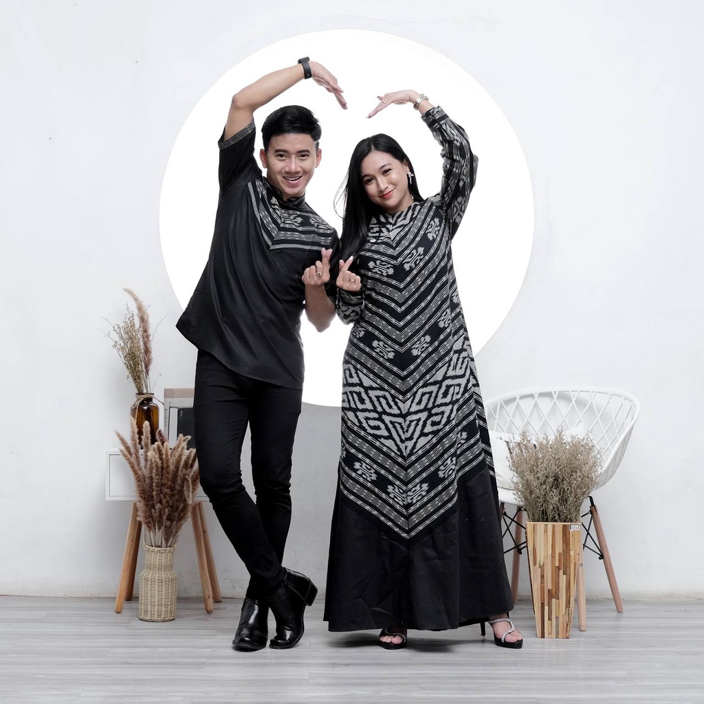 COUPLE TENUN TORAJA HITAM GAMIS KHODIJAH &amp; KOKO VNECK DEBBYSTORE PEKALONGAN