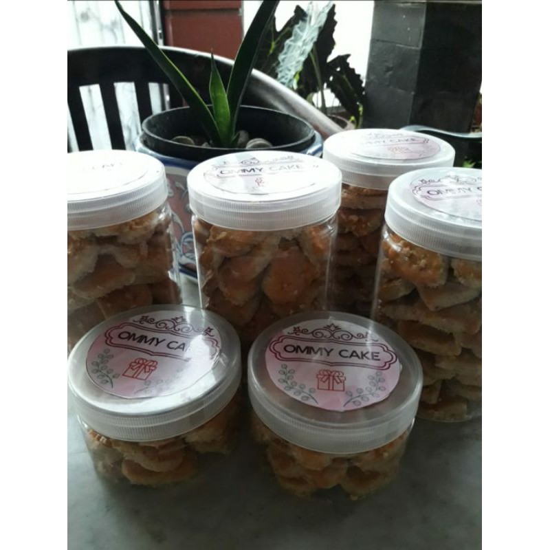 

kue kacang OMMY CAKE