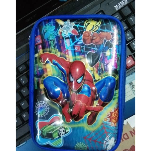 

Tempat pensil karakter 4 dimensi