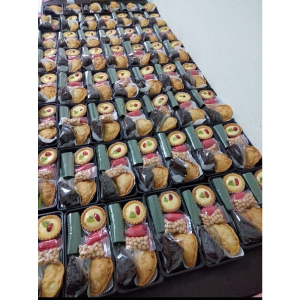 

Snack box| kue box| kue traditional