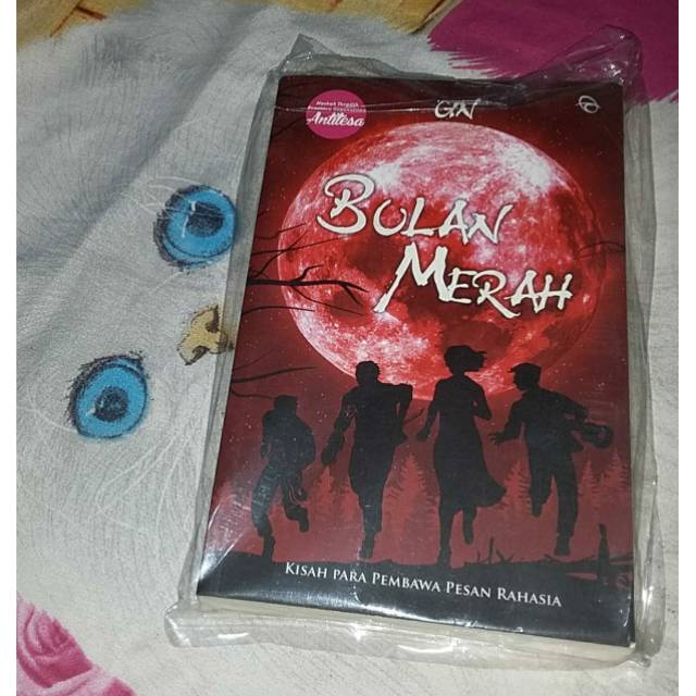 PRELOVED Novel - Bulan merah