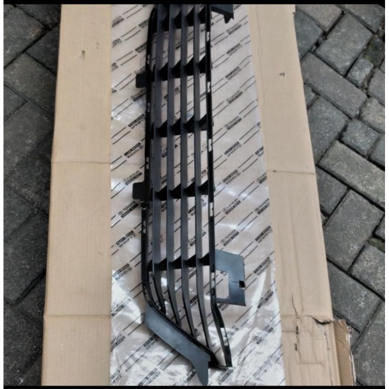 grill ram bemper Fortuner vrz original